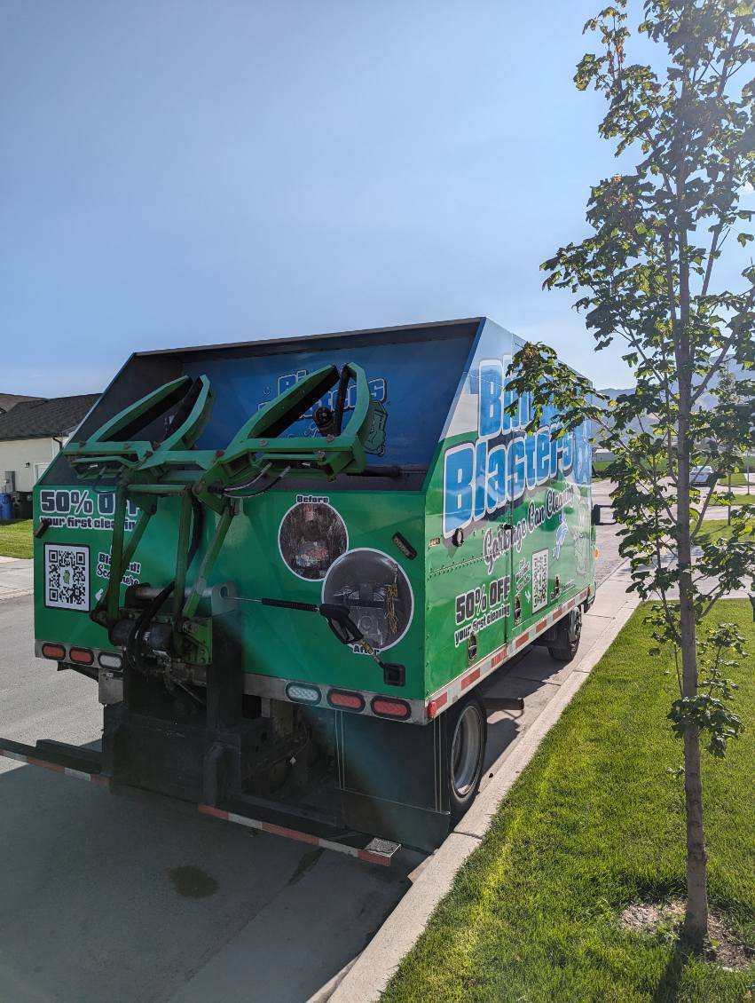 Garbage Can Cleaning Truck for sale