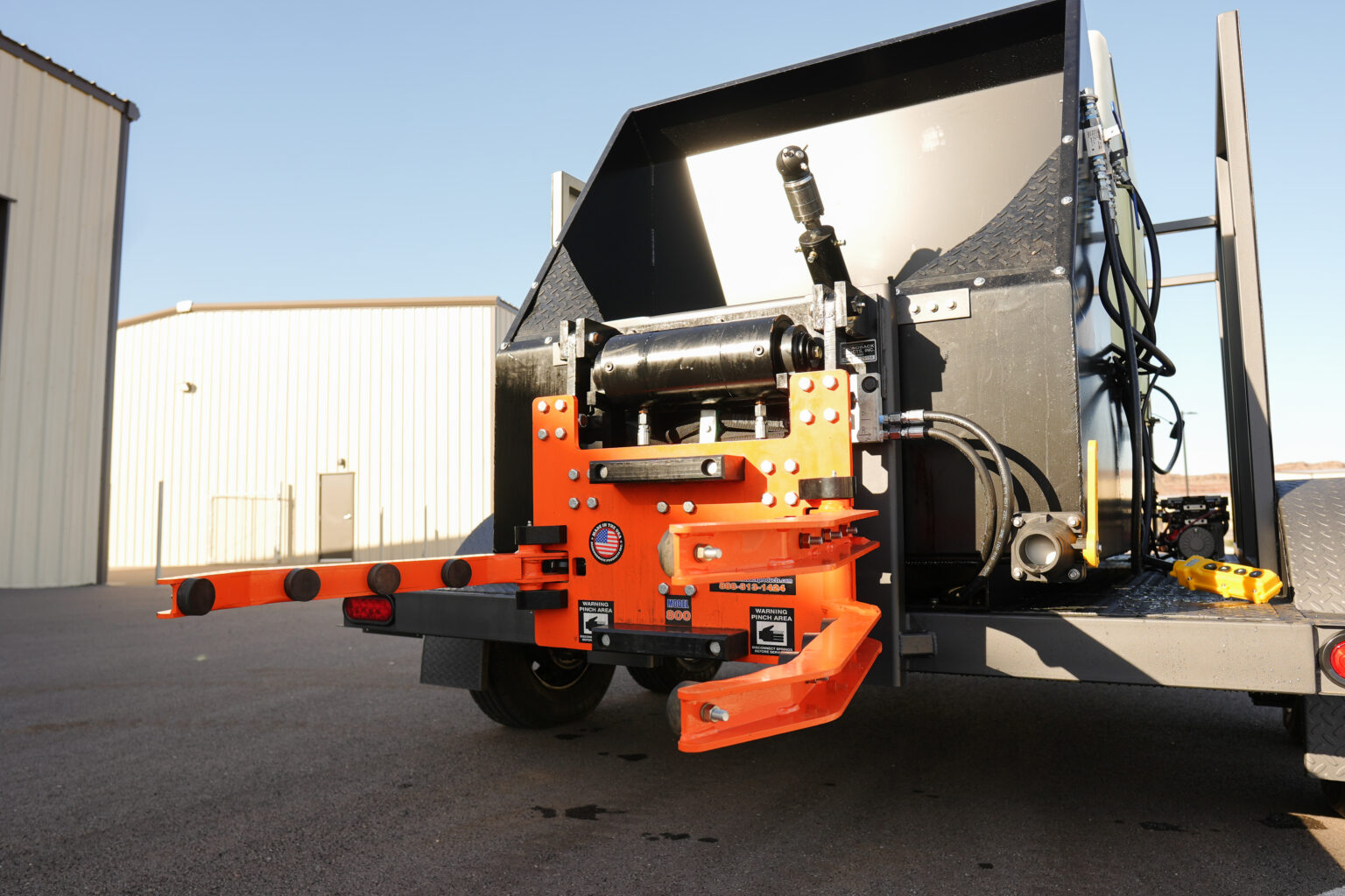 Single Bin Hydraulic Trash Bin Cleaning Trailer | Garbage Can Cleaning